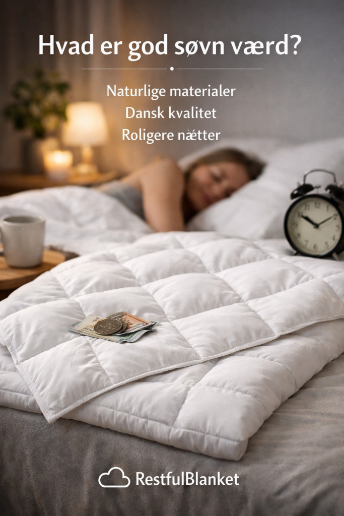Naturlig tyngdedyne fra RestfulBlanket på seng i roligt soveværelse med fokus på kvalitet, materialer og pris uden microplast